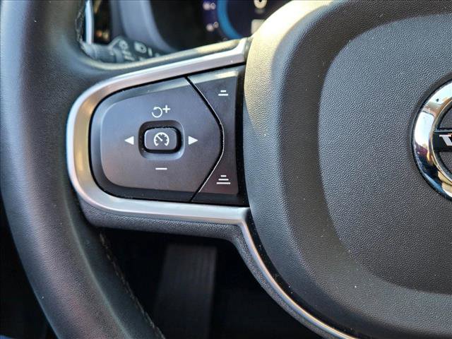 Used 2022 Volvo XC60 B5 Momentum image 13