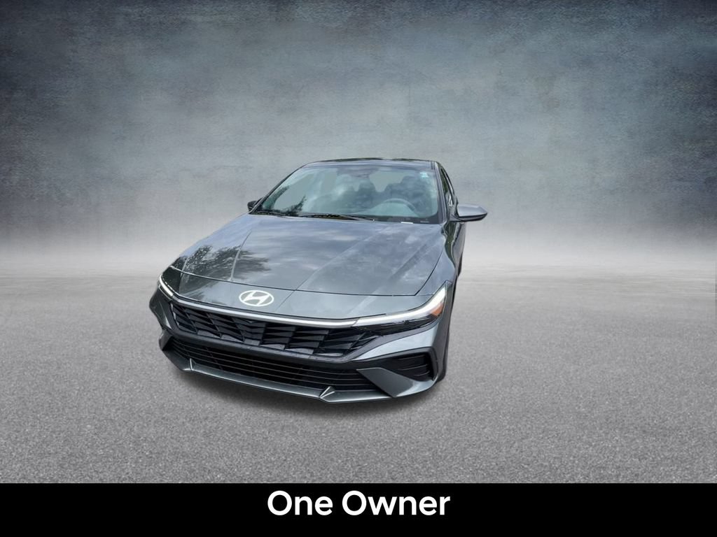 Certified 2025 Hyundai Elantra SE FWD image 7