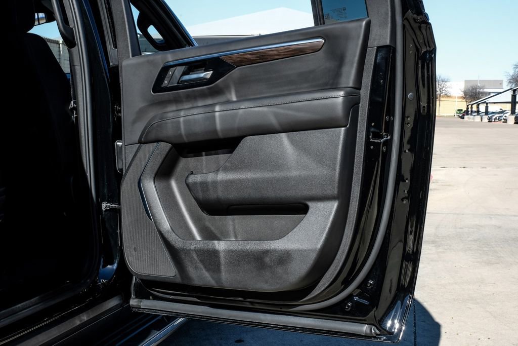 Used 2025 Chevrolet Suburban LS image 48