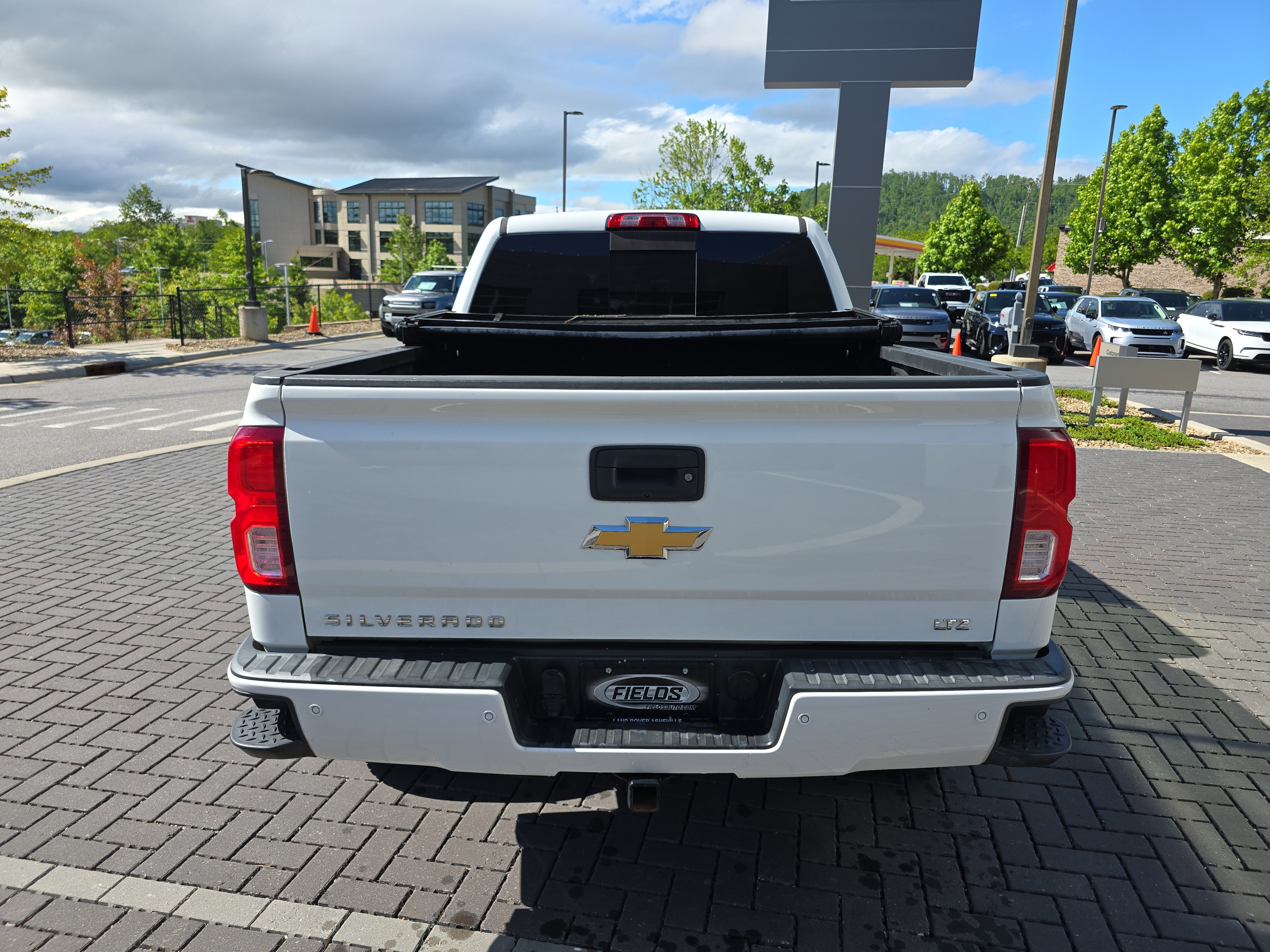 Used 2018 Chevrolet Silverado 1500 LTZ Z71 w/ LTZ Plus Package AWD/4WD image 6