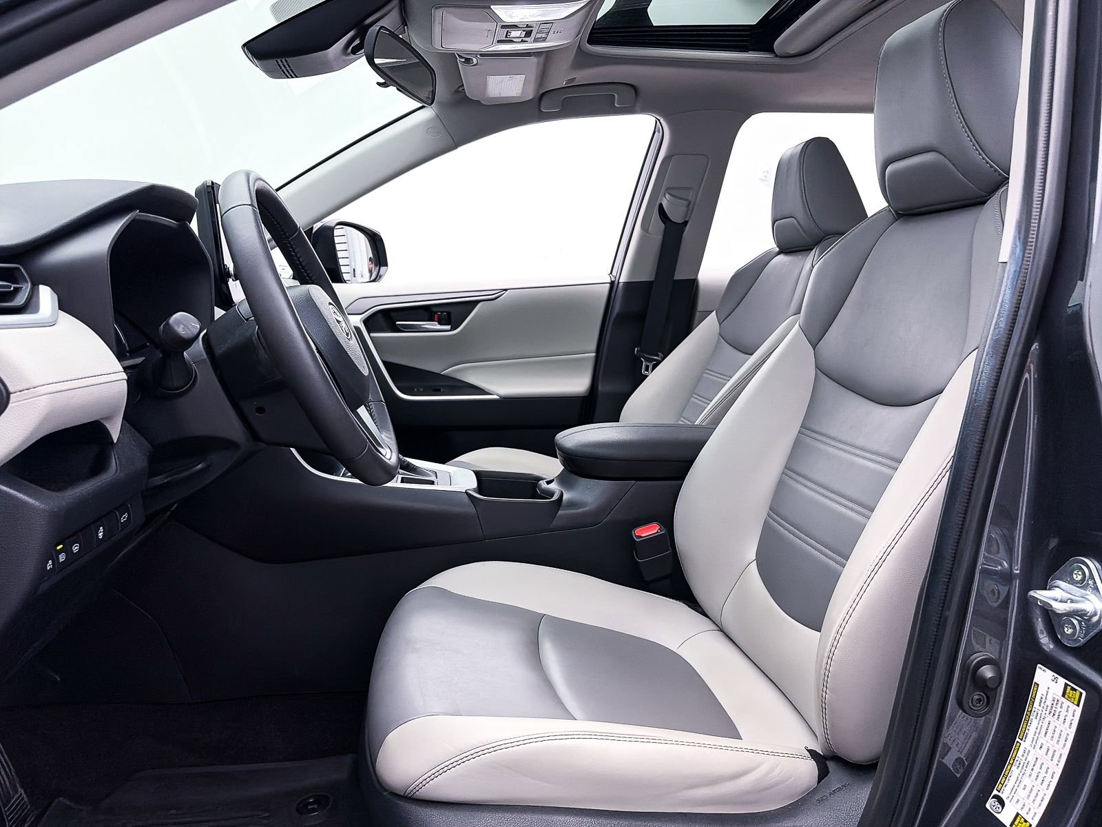 Used 2023 Toyota RAV4 XLE Premium image 18