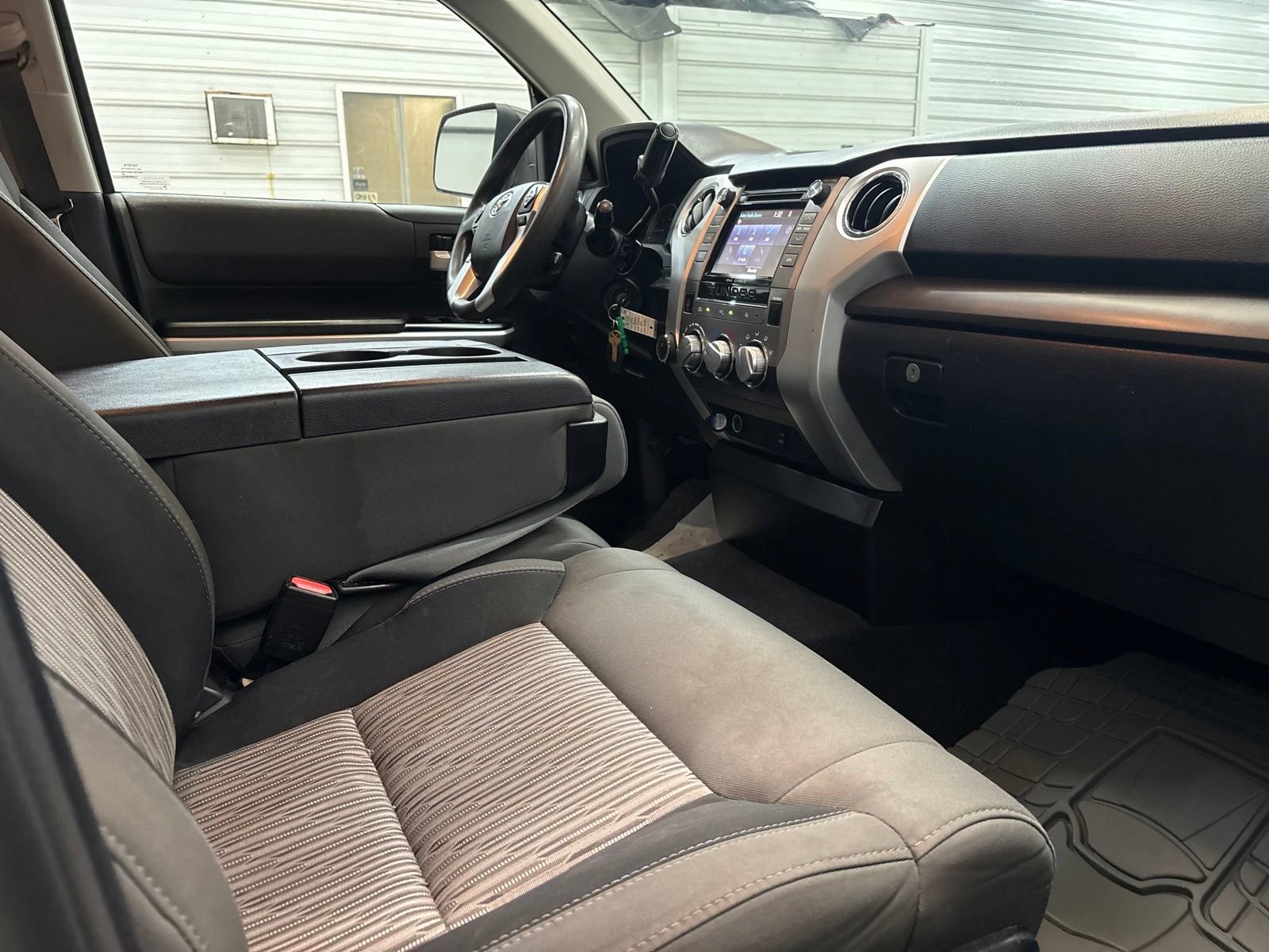 Used 2015 Toyota Tundra SR5 AWD/4WD image 27