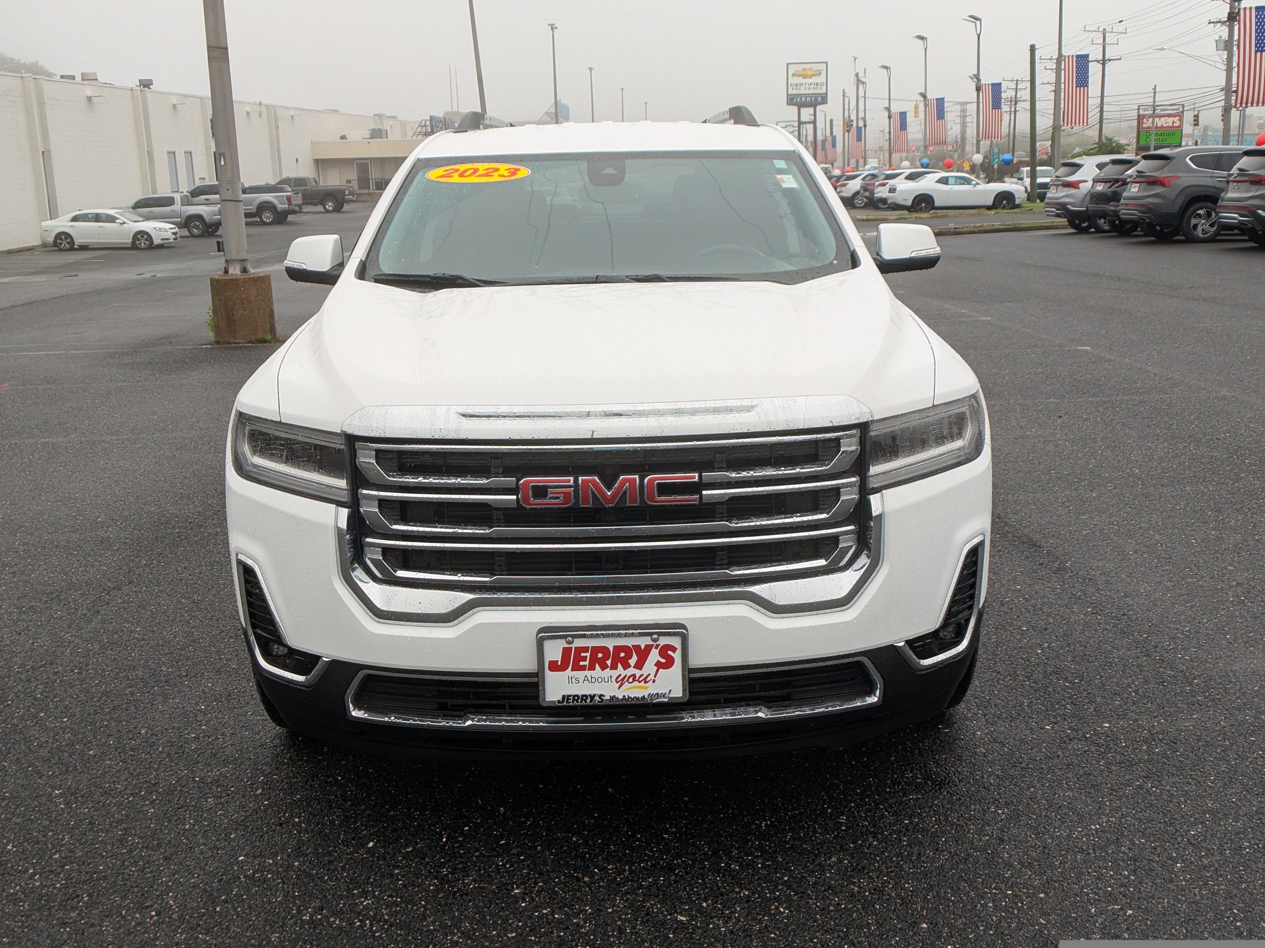 Used 2023 GMC Acadia SLT AWD/4WD image 4