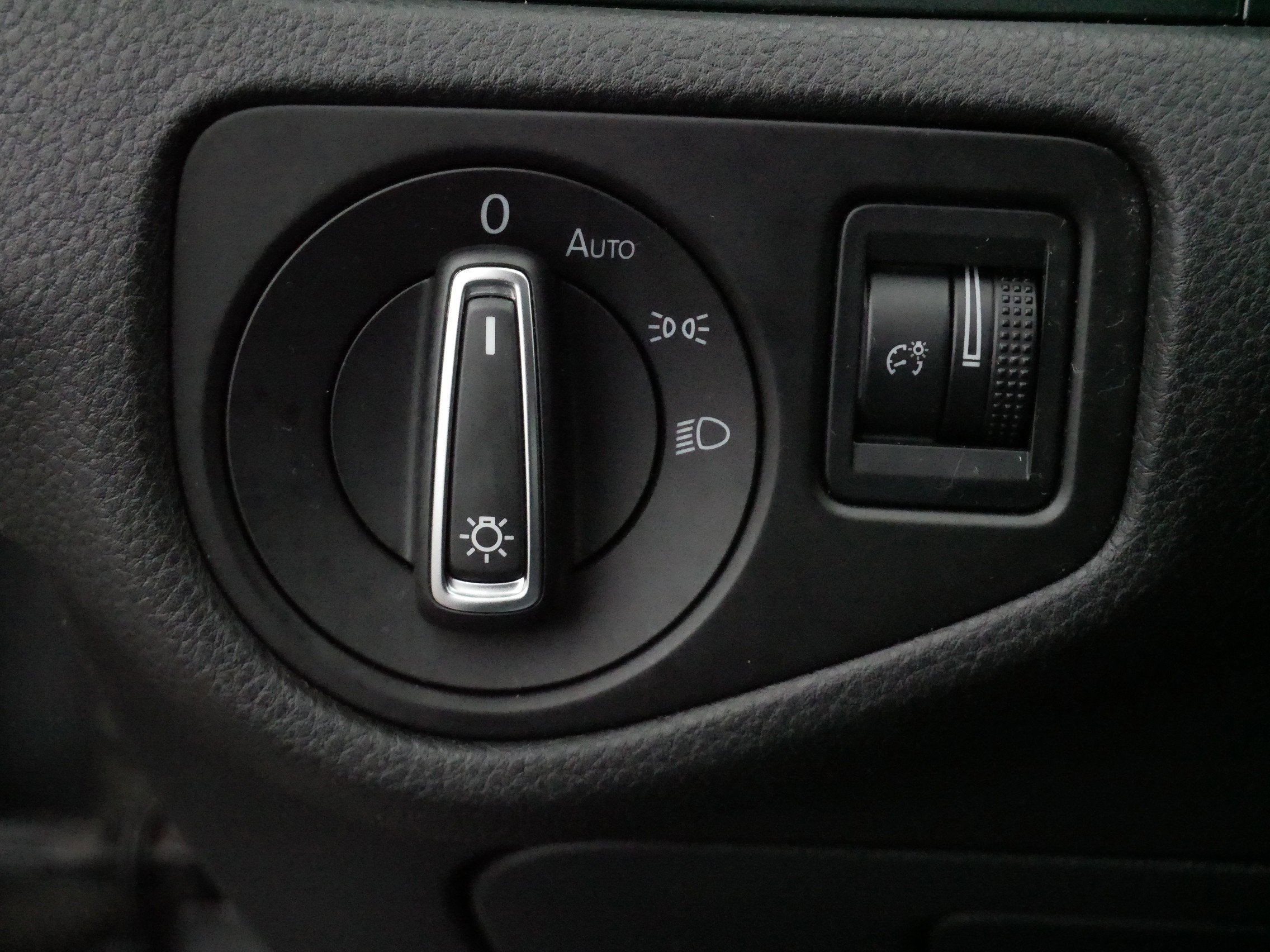 Used 2019 Volkswagen e-Golf SE w/ Driver Assistance Package image 25