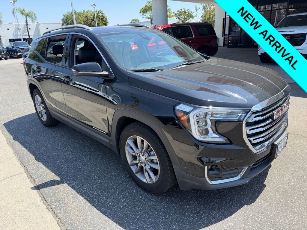 Used 2022 GMC Terrain SLT image 2