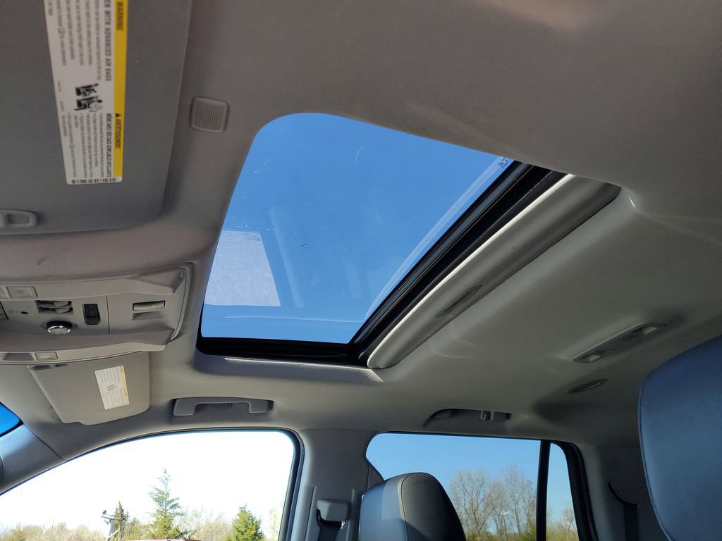 Used 2018 Cadillac Escalade Luxury w/ LPO, Radiant Package AWD/4WD image 6