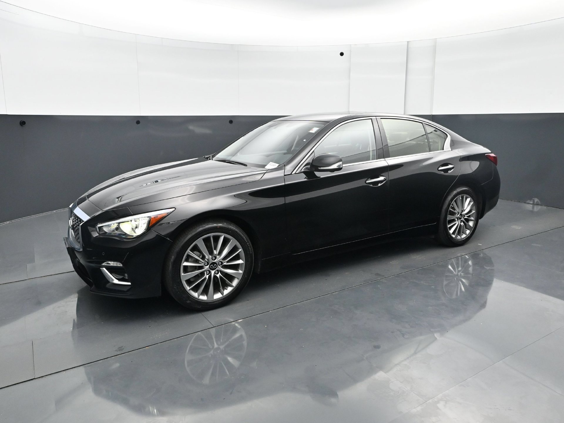 Used 2024 INFINITI Q50 Luxe AWD/4WD image 2