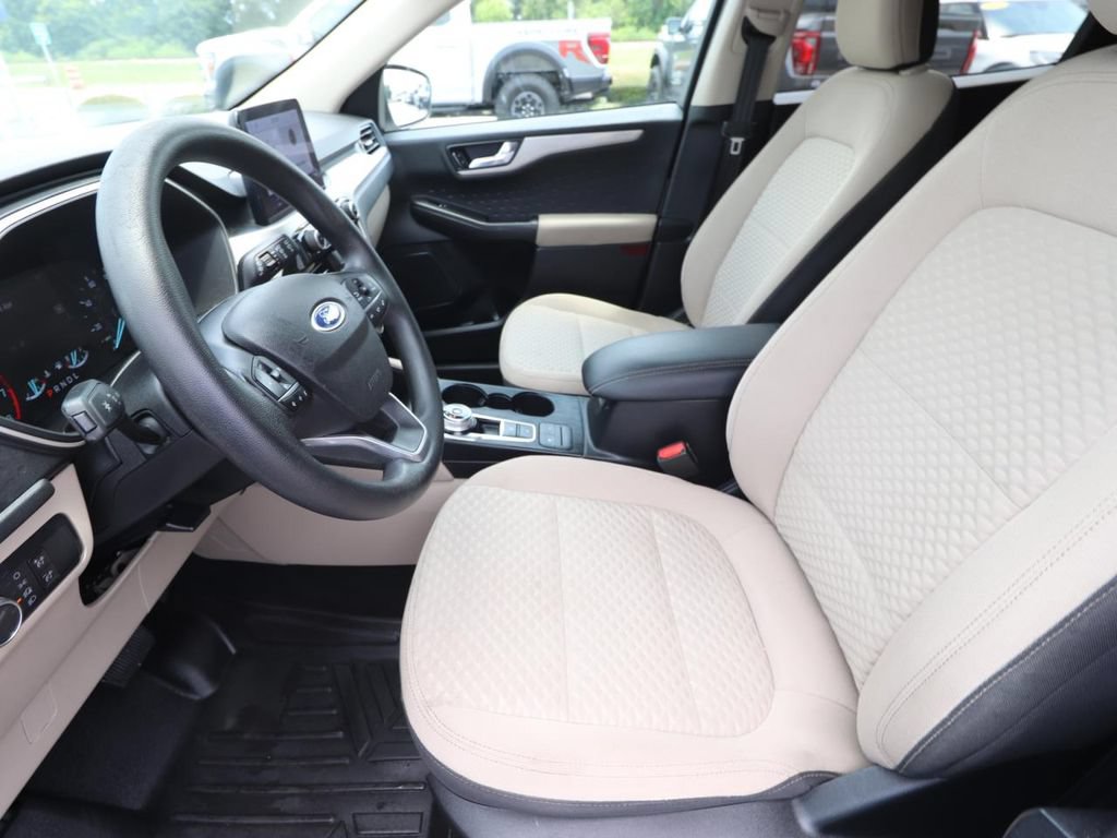 Used 2020 Ford Escape SE FWD image 2