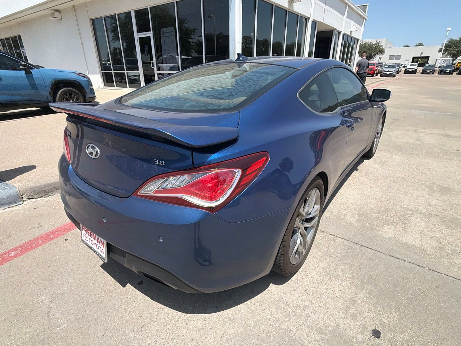 Used 2016 Hyundai Genesis Coupe 3.8 RWD image 9