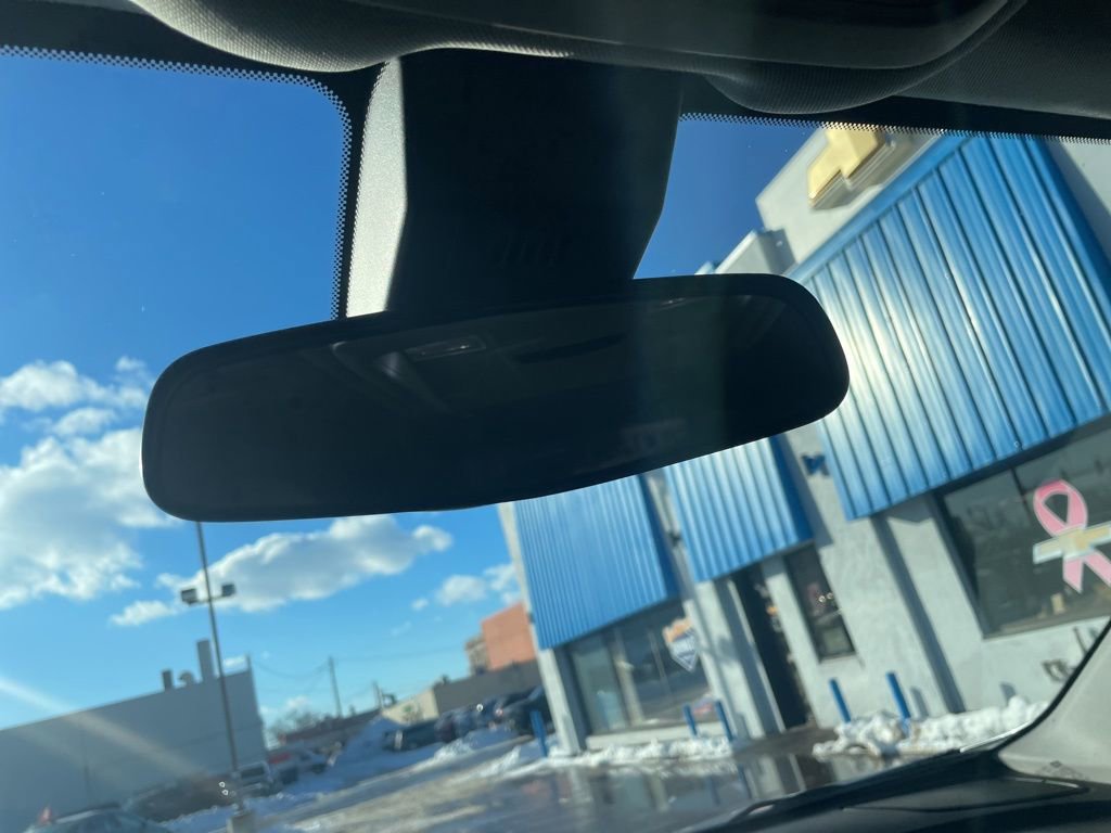 Used 2020 Chevrolet Equinox LT w/ Driver Convenience Package image 23