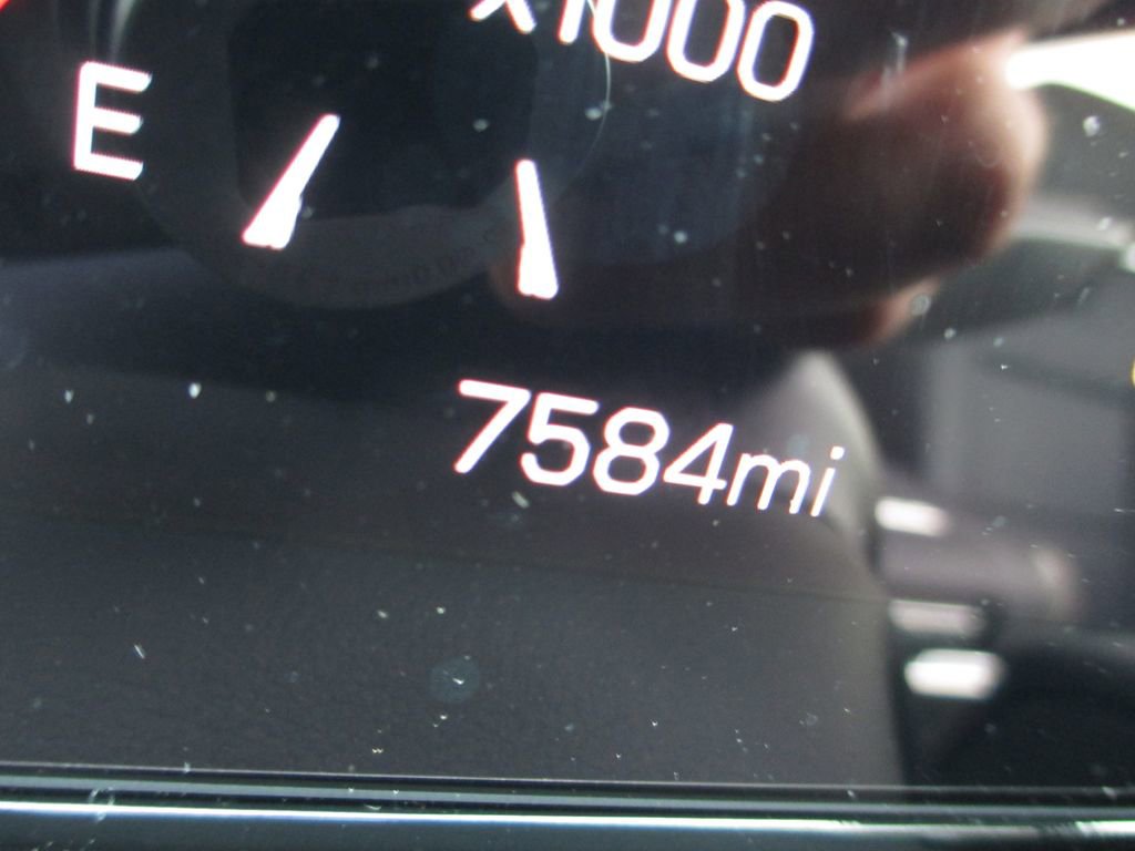 Used 2026 GMC Yukon Denali w/ Sun & Power Step Package image 35