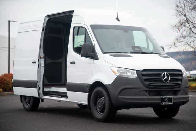Used 2025 Mercedes-Benz Sprinter 2500 image 8