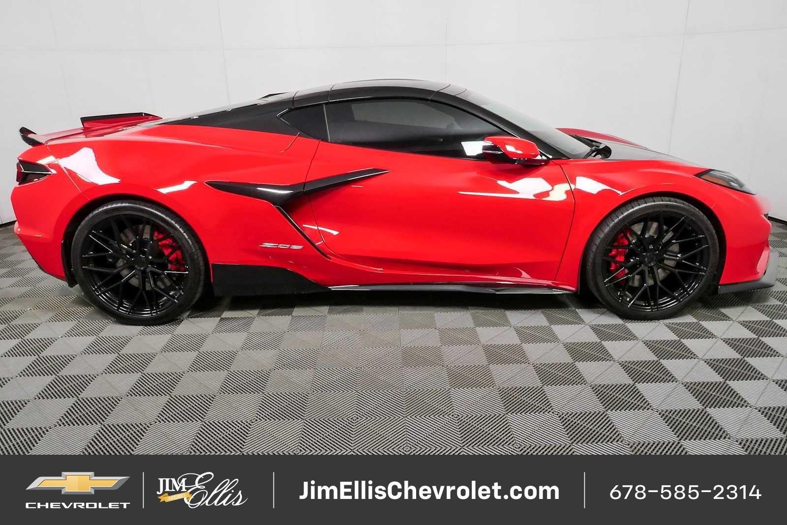 Used 2024 Chevrolet Corvette Z06 w/ Chrome Exterior Badge Package RWD image 2