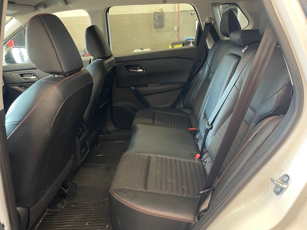 Used 2025 Nissan Rogue SV AWD/4WD image 16