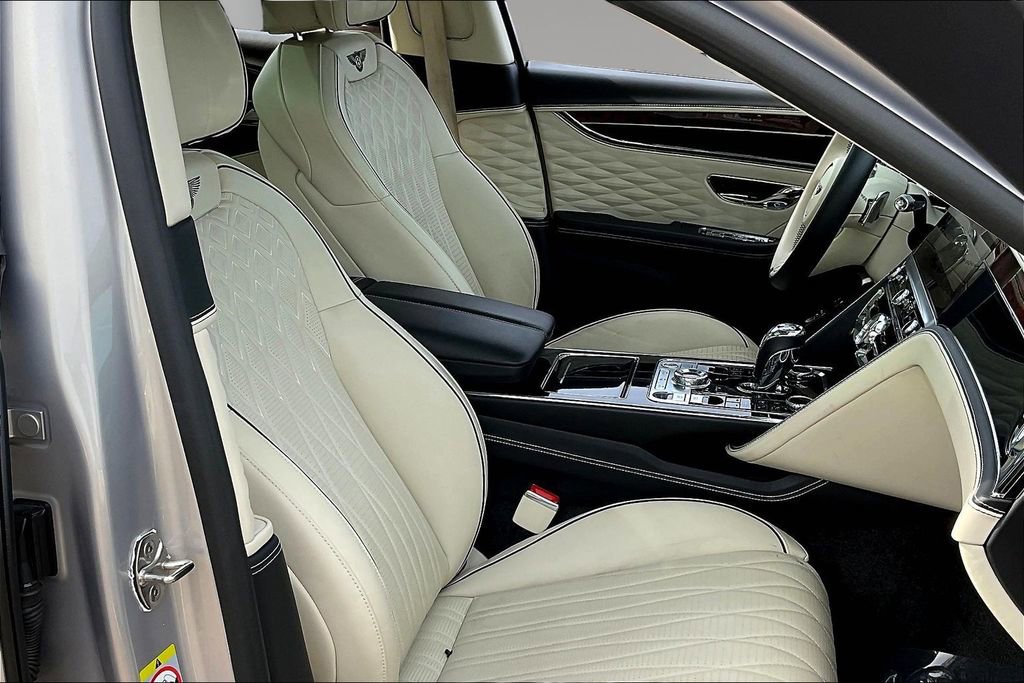 Used 2022 Bentley Flying Spur V8 image 26