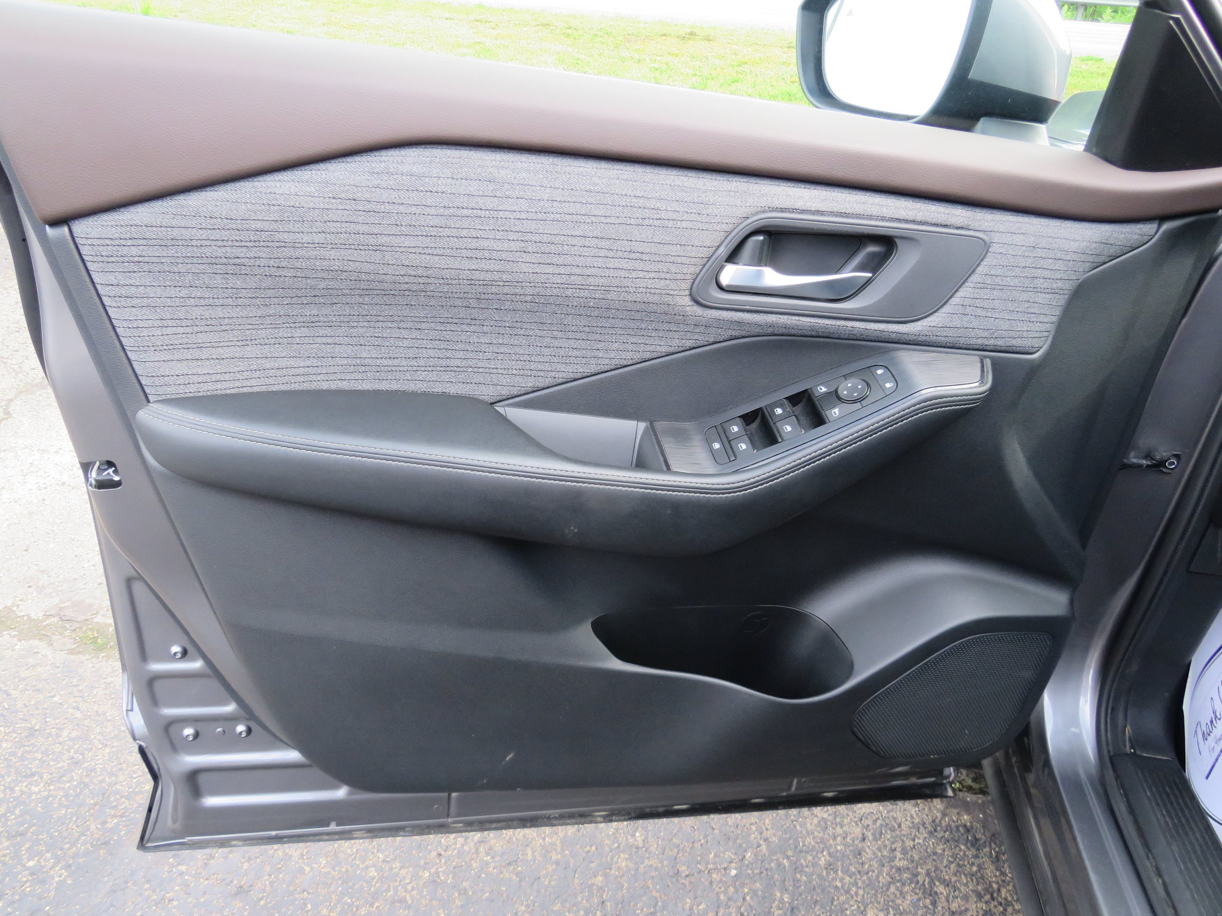 Used 2023 Nissan Rogue SV AWD/4WD image 15