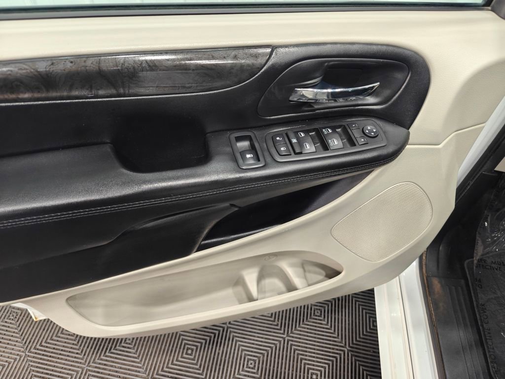 Used 2019 Dodge Grand Caravan SE FWD image 36