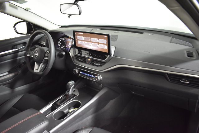 Certified 2026 Nissan Altima 2.5 SR w/ SR Midnight Edition Package FWD image 34