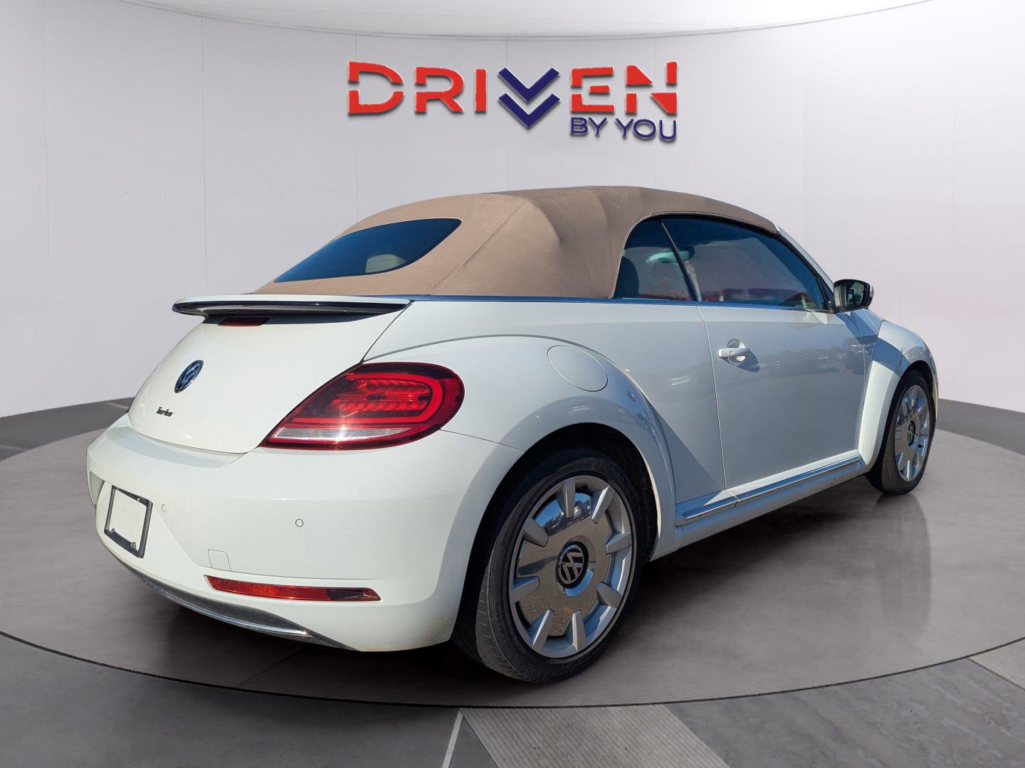 Used 2019 Volkswagen Beetle S image 5