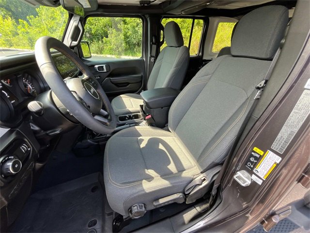 Used 2024 Jeep Wrangler Sport S image 12