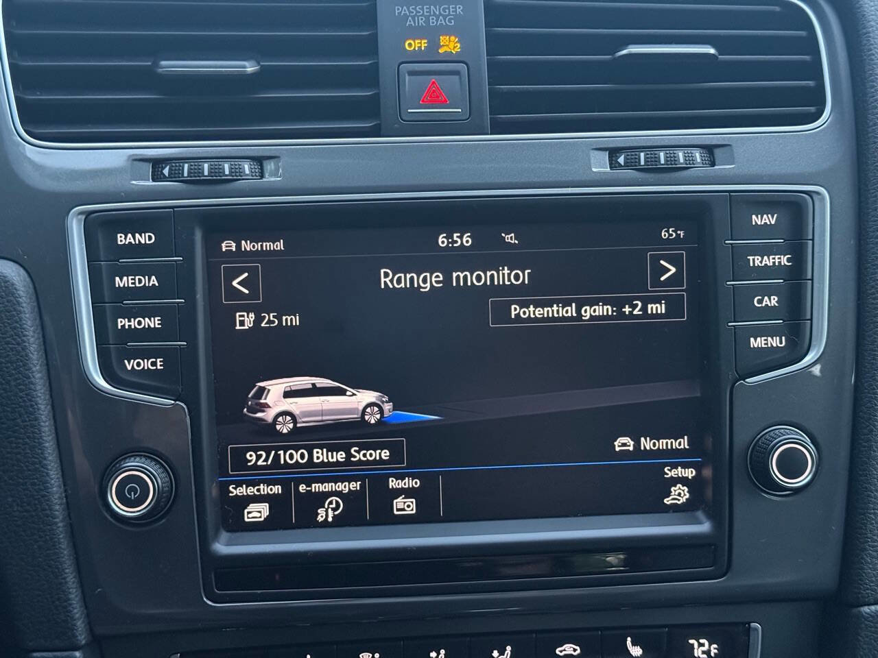 Used 2016 Volkswagen e-Golf SEL Premium w/ Driver Assistance Package image 27