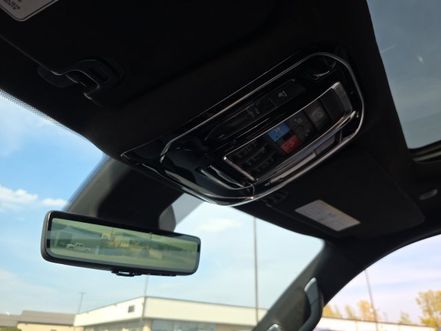 Used 2025 Jeep Grand Wagoneer L Series III w/ Quick Order Packagew 28T AWD/4WD image 28
