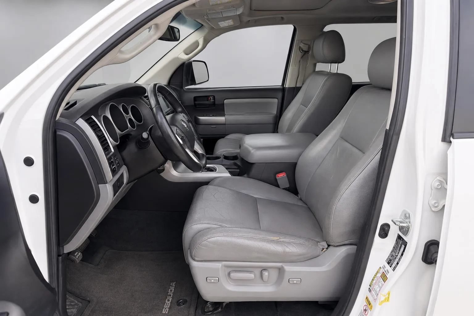 Used 2016 Toyota Sequoia SR5 w/ Premium Package AWD/4WD image 5