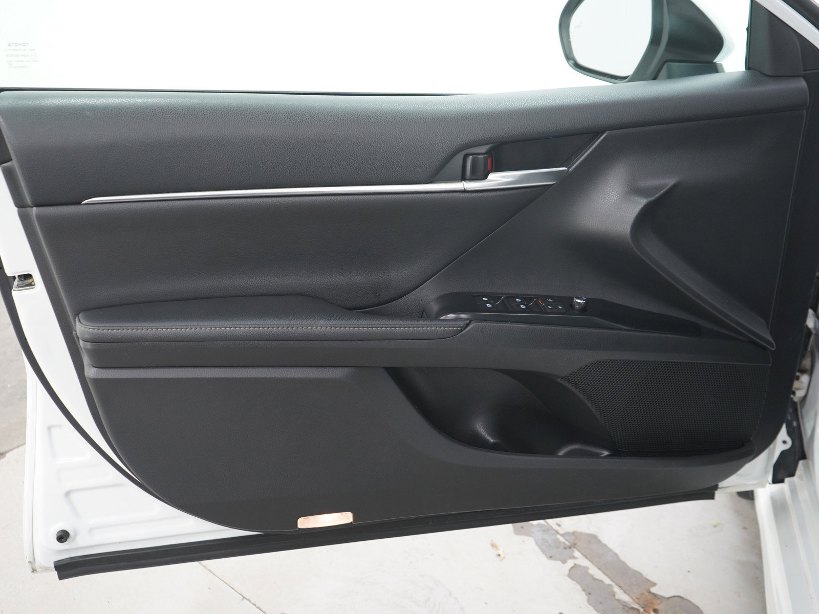 Used 2020 Toyota Camry XSE FWD image 18