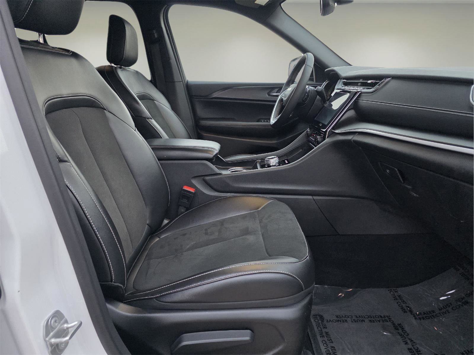 Used 2024 Jeep Grand Cherokee Altitude image 22