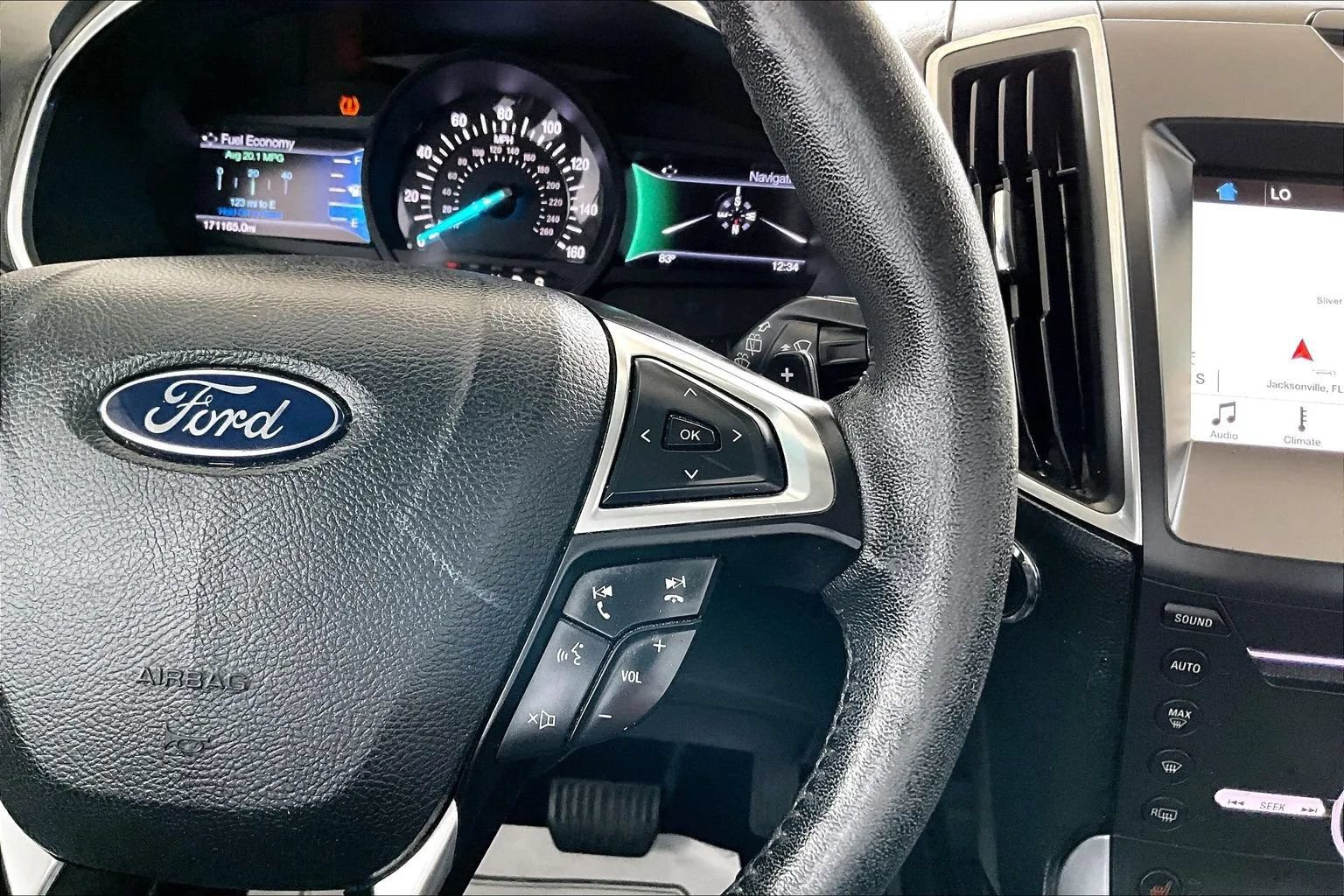 Used 2016 Ford Edge Titanium w/ Technology Package FWD image 11