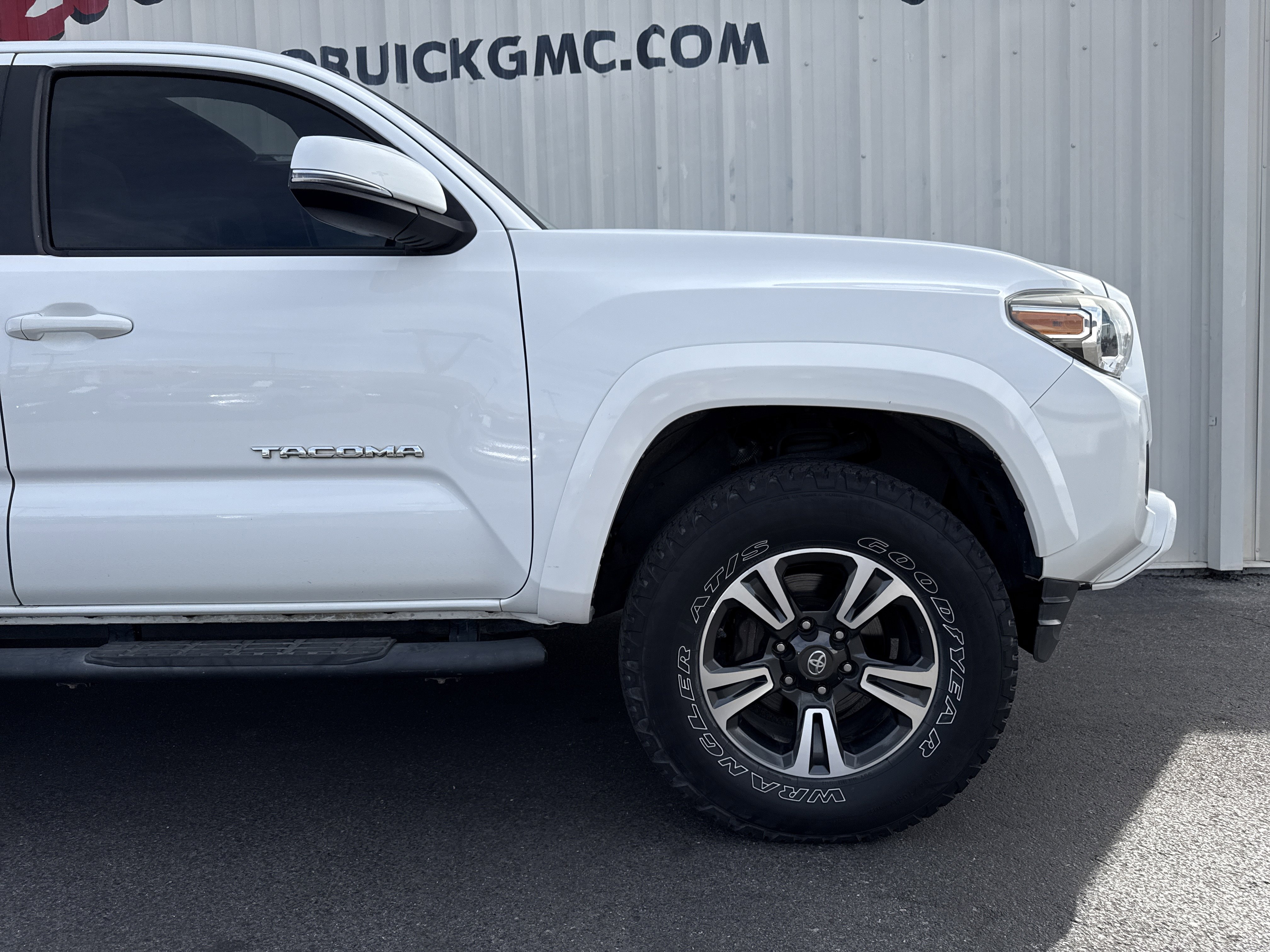 Used 2017 Toyota Tacoma TRD Sport w/ Premium & Technology Package image 28