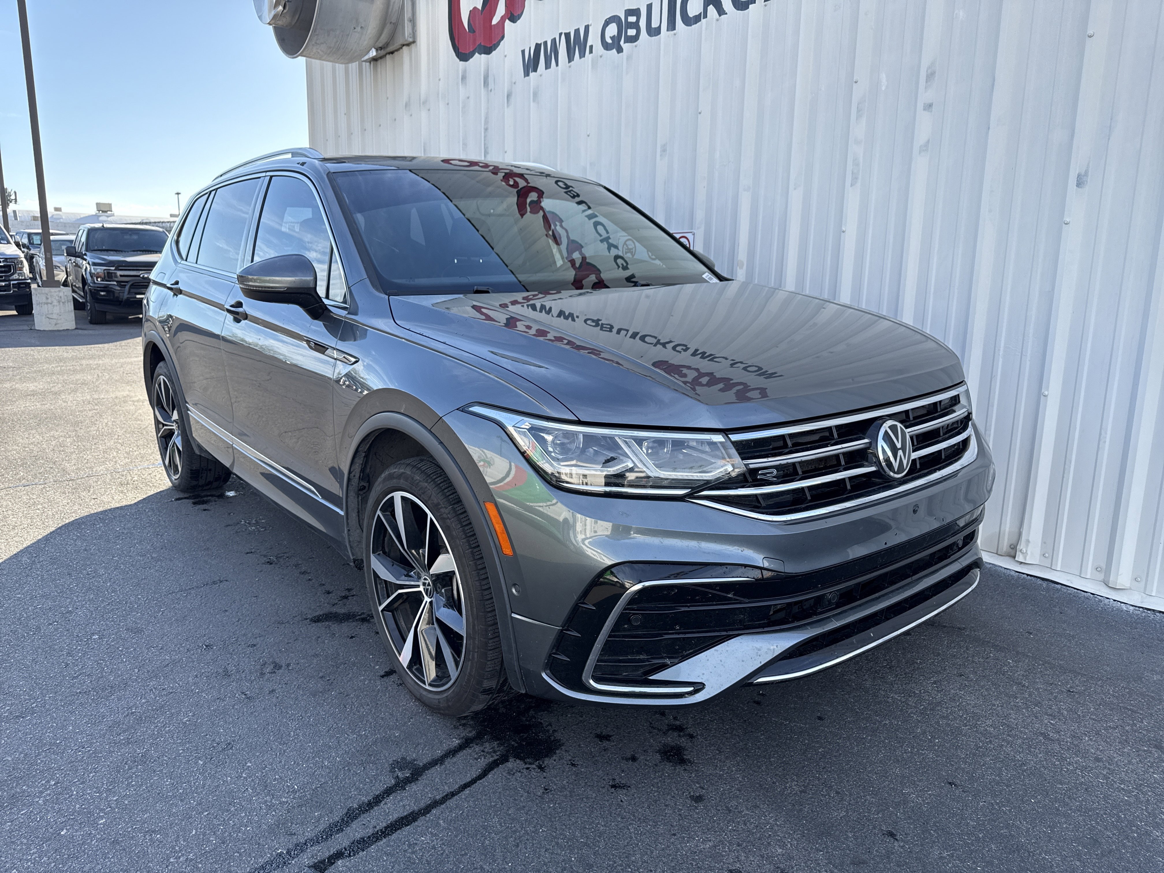 Used 2022 Volkswagen Tiguan SEL R-Line image 31