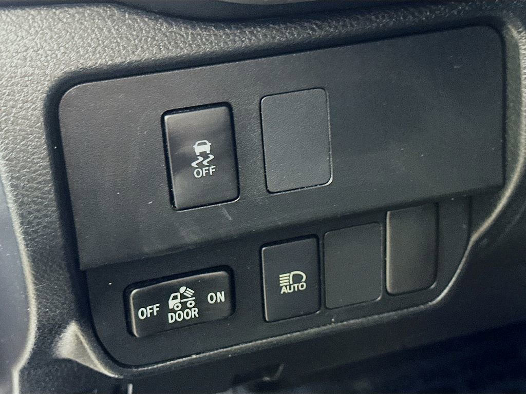 Used 2021 Toyota Tacoma SR5 AWD/4WD image 21
