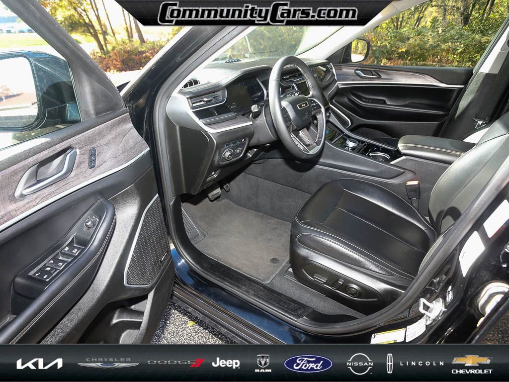 Used 2023 Jeep Grand Cherokee 4WD 4xe image 11