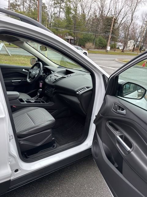 Used 2017 Ford Escape SE w/ SE Sport Appearance Package image 18