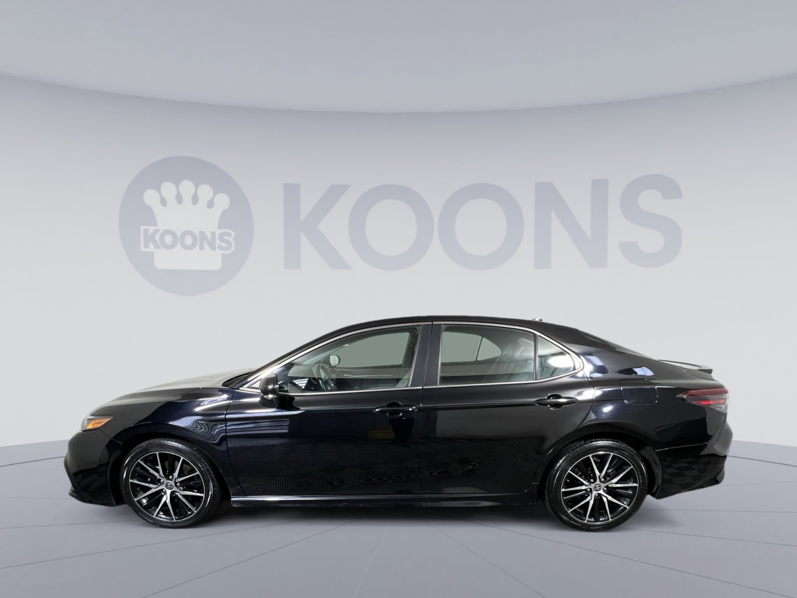 Used 2022 Toyota Camry SE FWD image 7