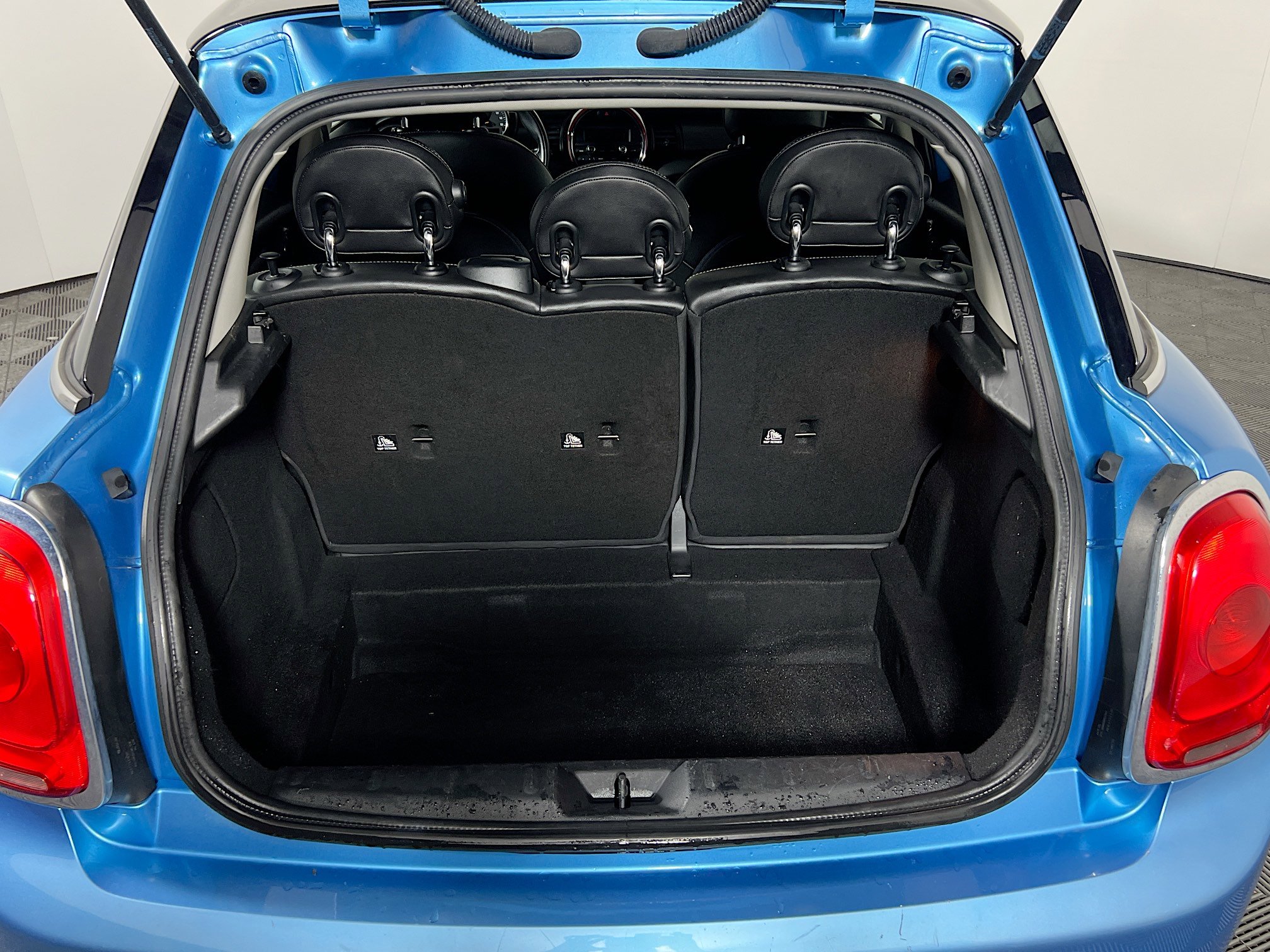 Used 2015 MINI Cooper 4-Door Hardtop FWD image 34