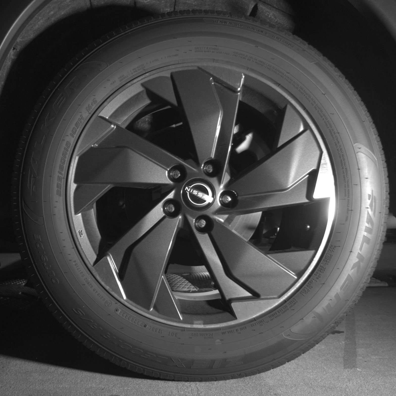 Used 2025 Nissan Rogue SV FWD image 9
