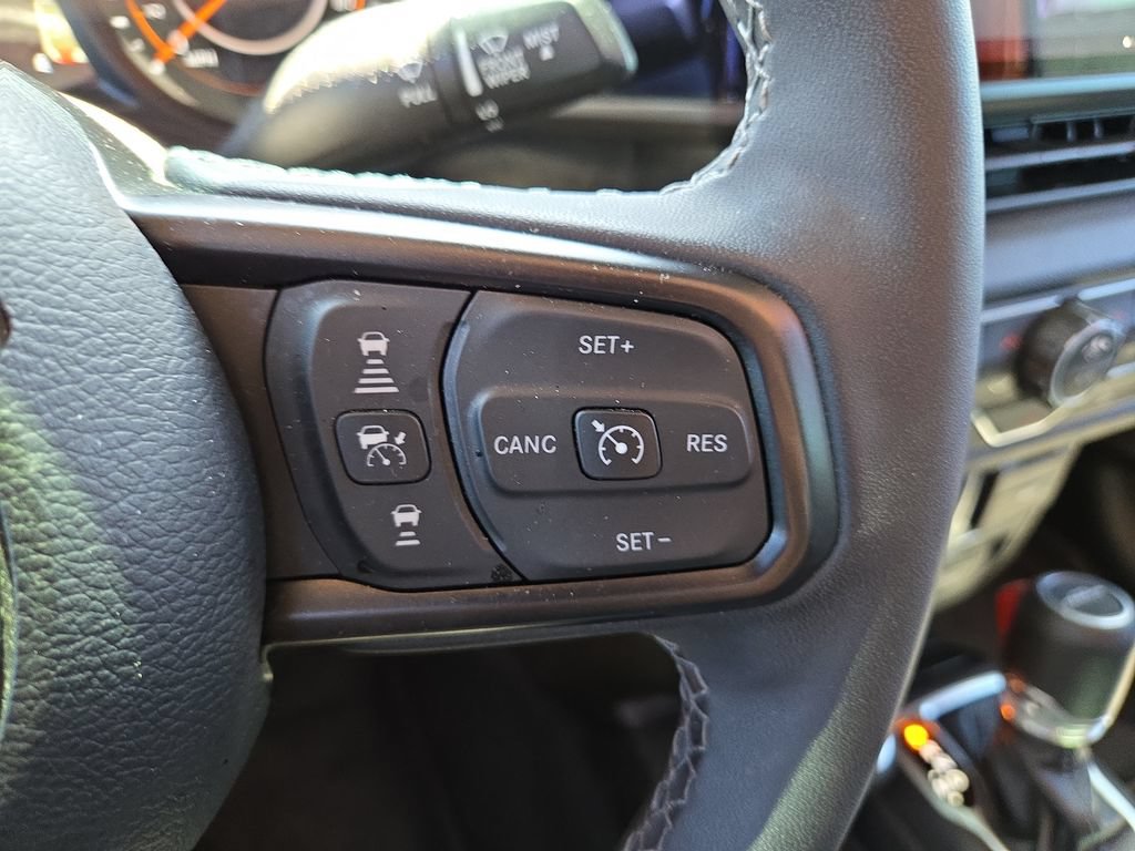 Used 2025 Jeep Gladiator Sport AWD/4WD image 19