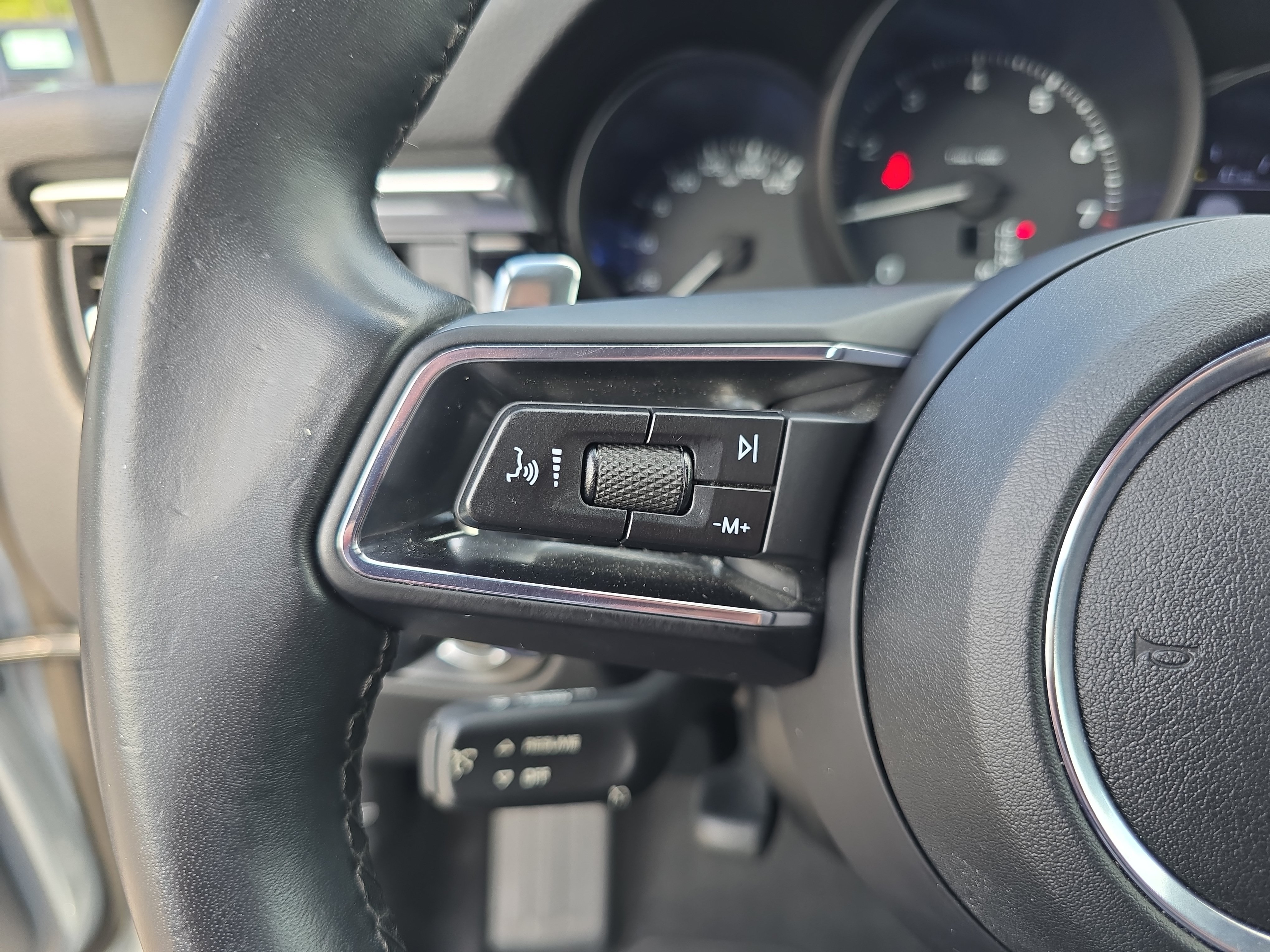 Used 2022 Porsche Macan AWD/4WD image 17