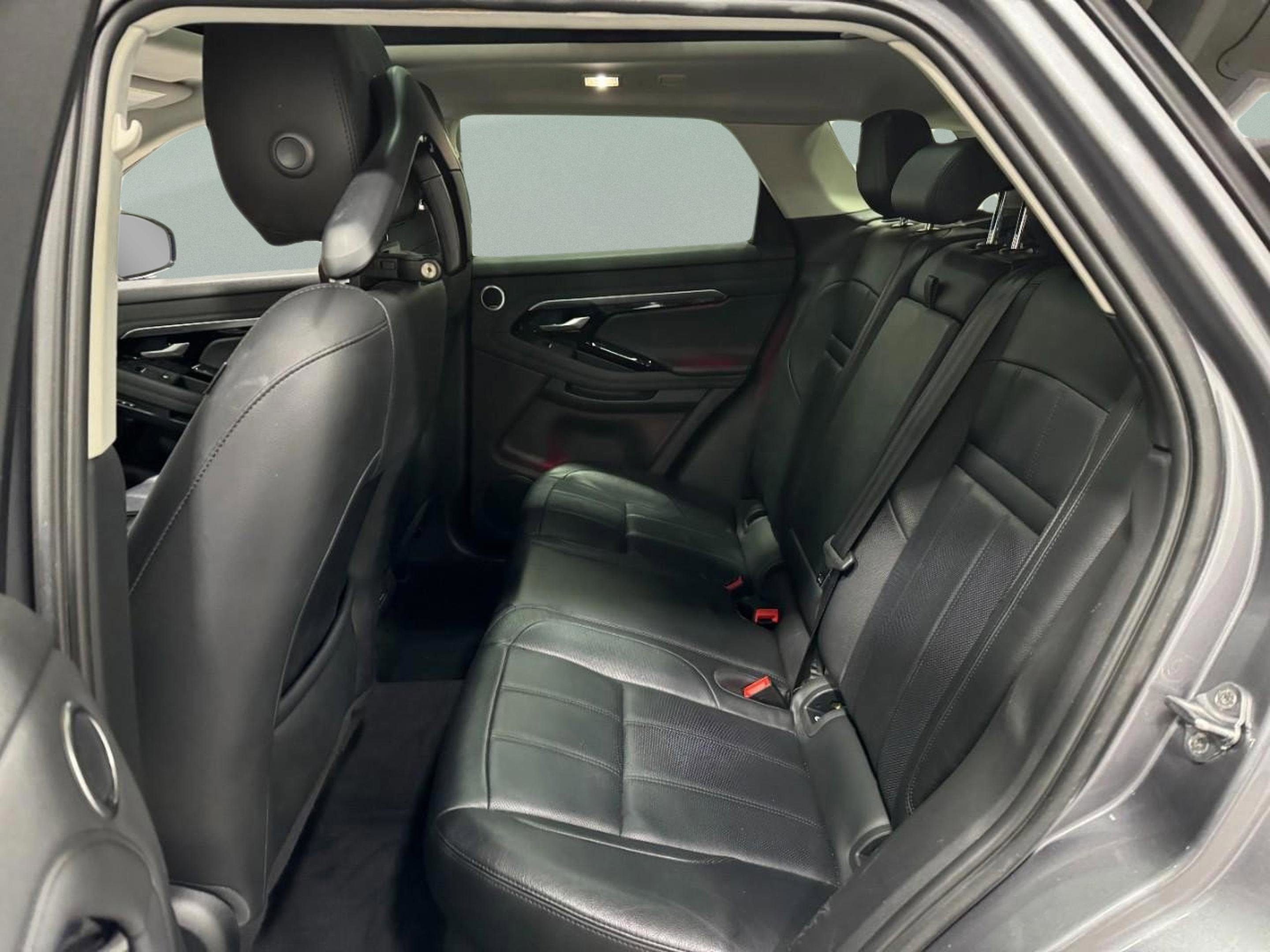 Used 2020 Land Rover Range Rover Evoque SE image 9