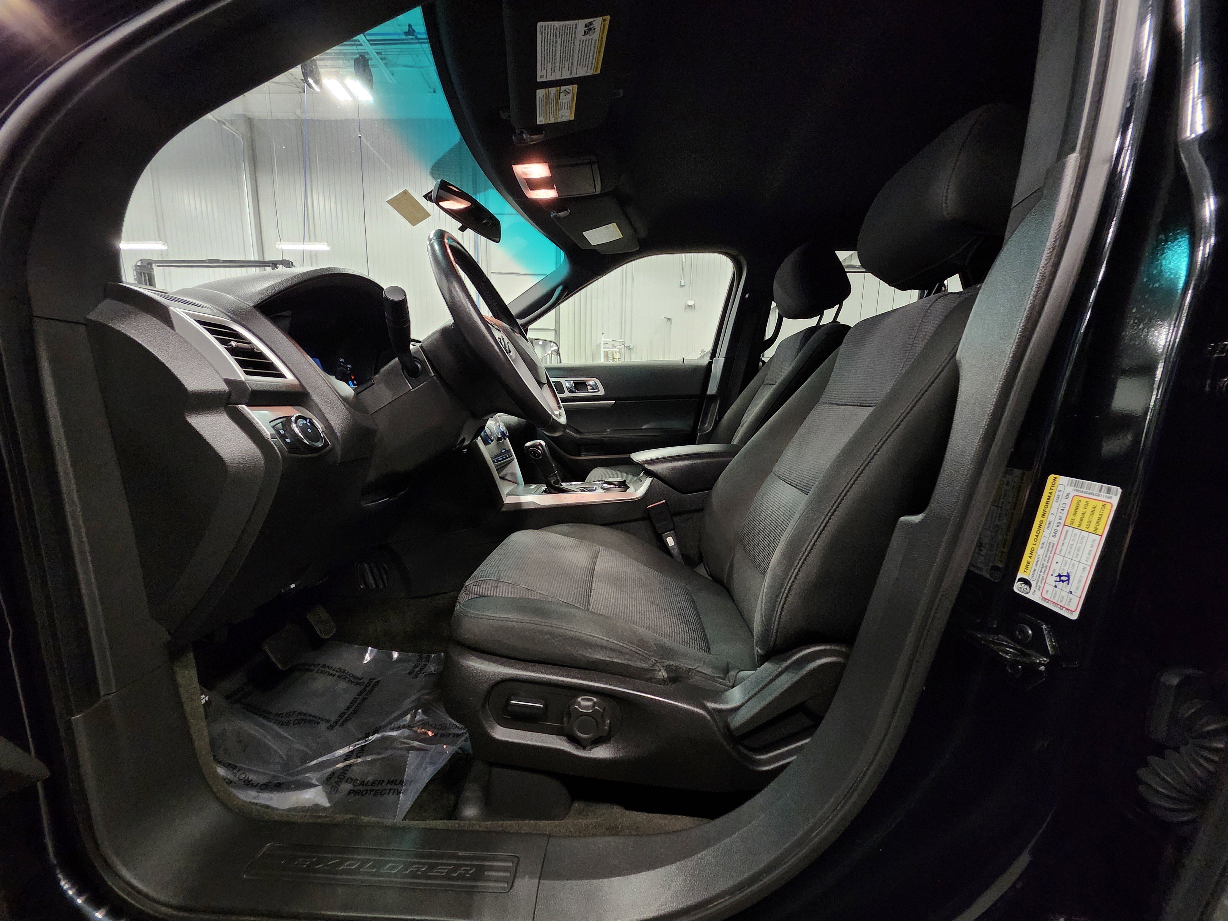 Used 2014 Ford Explorer XLT image 18