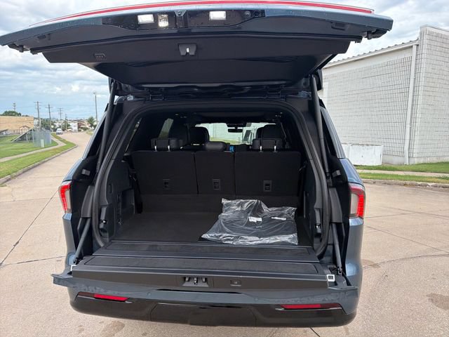 New 2027 Lincoln Navigator Reserve w/ Jet Appearance Package AWD/4WD image 6