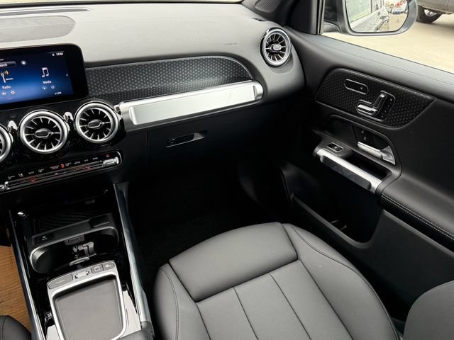Used 2025 Mercedes-Benz GLB 250 4MATIC image 30