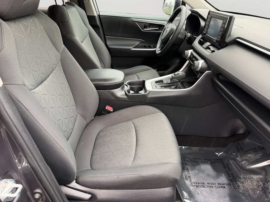 Used 2021 Toyota RAV4 XLE AWD/4WD image 8