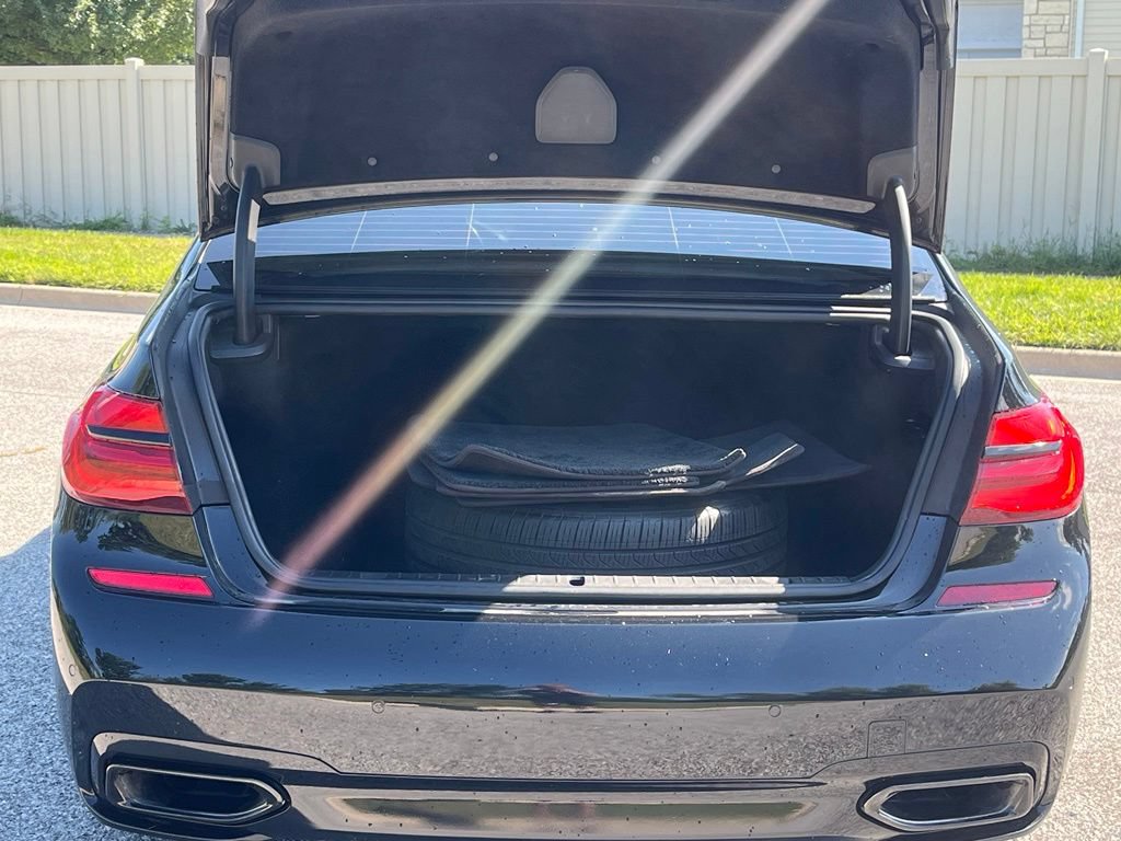Used 2019 BMW 750i xDrive AWD/4WD image 29