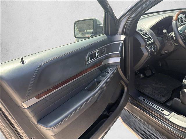 Used 2017 Ford Explorer Platinum AWD/4WD image 9