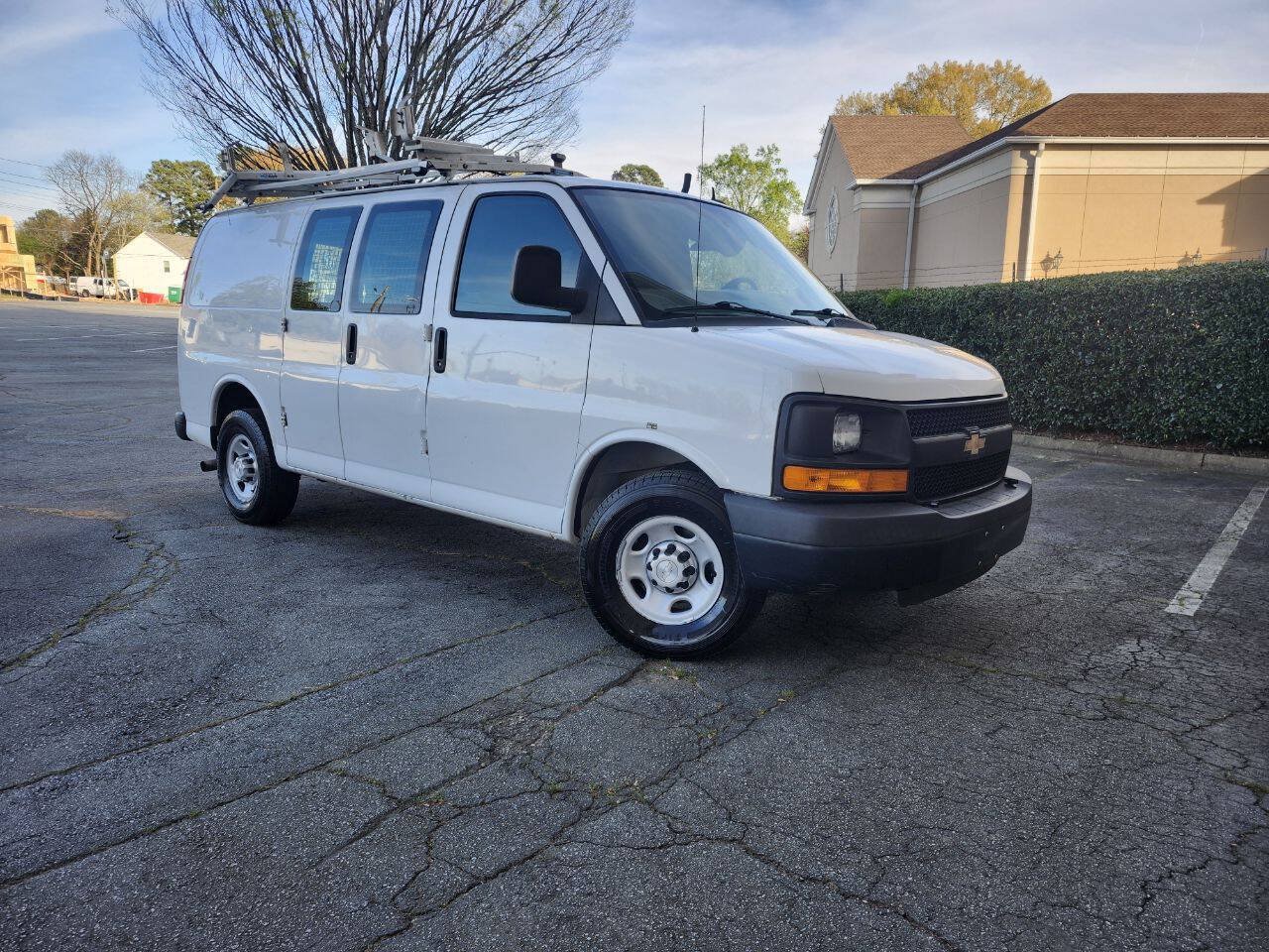 Used 2015 Chevrolet Express 2500 RWD image 1