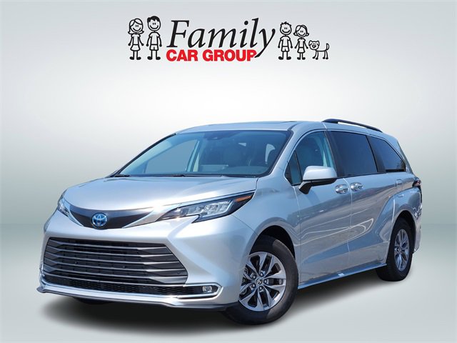 Certified 2023 Toyota Sienna XLE image 1