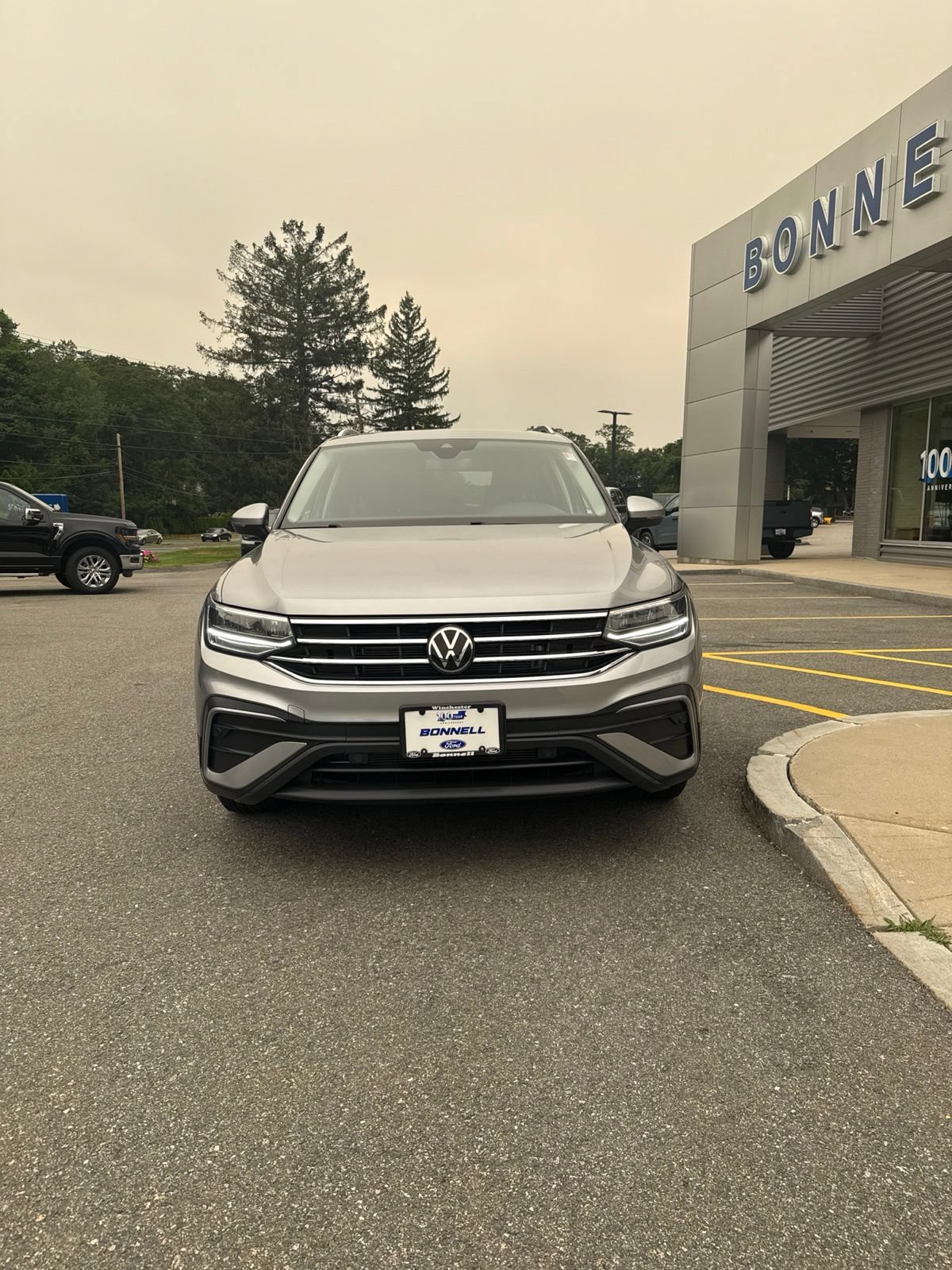 Used 2023 Volkswagen Tiguan SE w/ Panoramic Sunroof Package AWD/4WD image 5